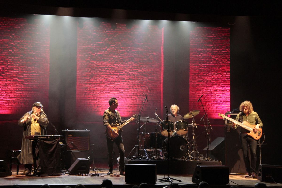 Focus Band on the Wall