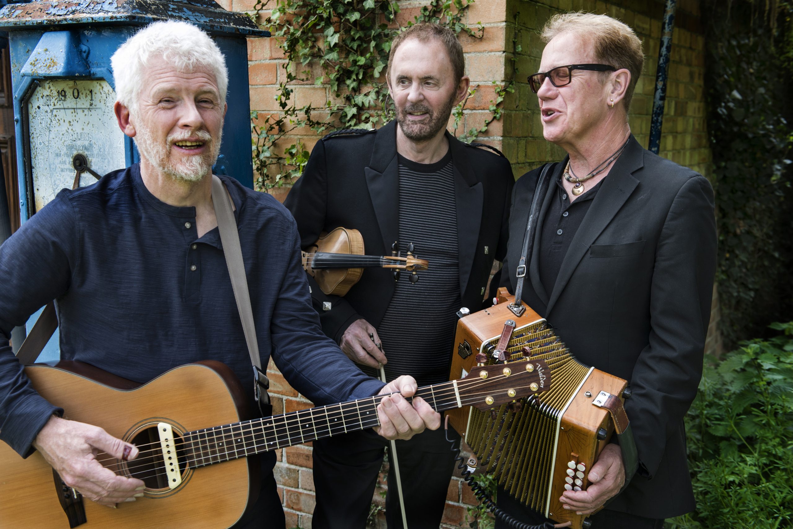 Oysterband Announce ThreePiece Acoustic UK Tour This Spring Band on