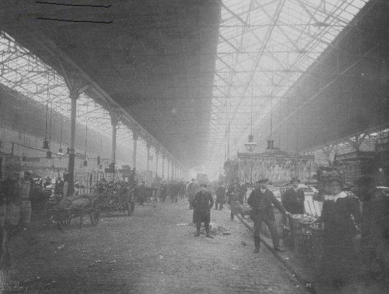 Long avenue, Smithfield Market. View from Oak Street (Manchester City Archives, m79034)
